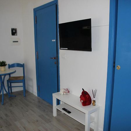 Sunny Rome Sexy Grey & Cool Blue Apartment Room photo