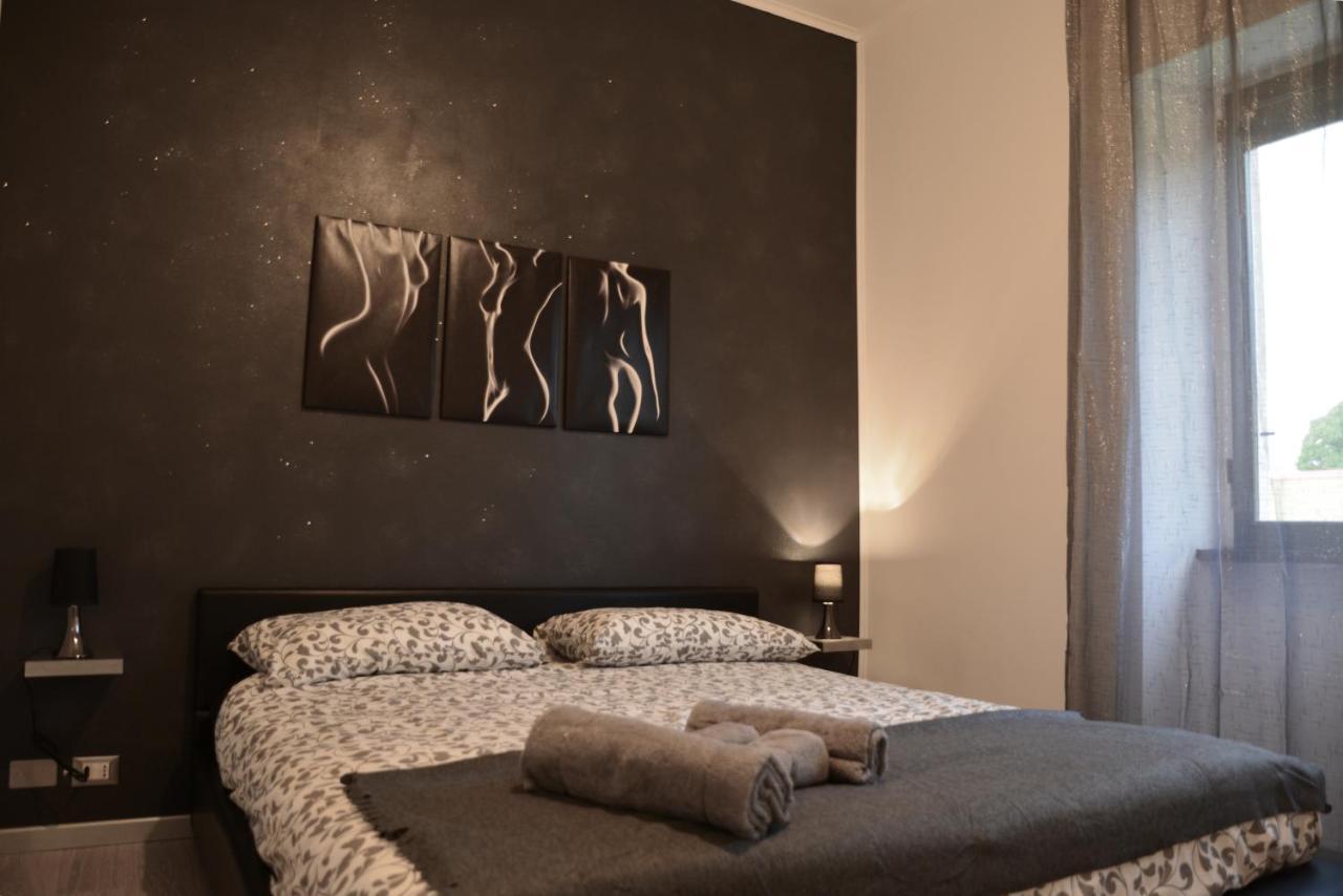 Sunny Rome Sexy Grey & Cool Blue Apartment Exterior photo