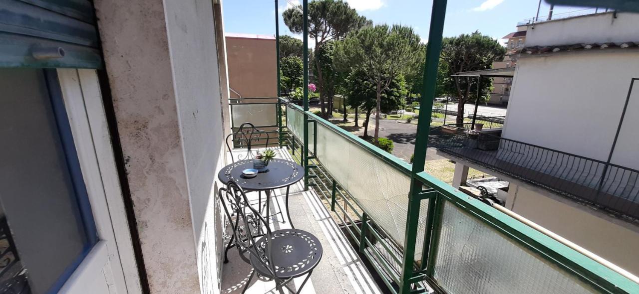 Sunny Rome Sexy Grey & Cool Blue Apartment Exterior photo