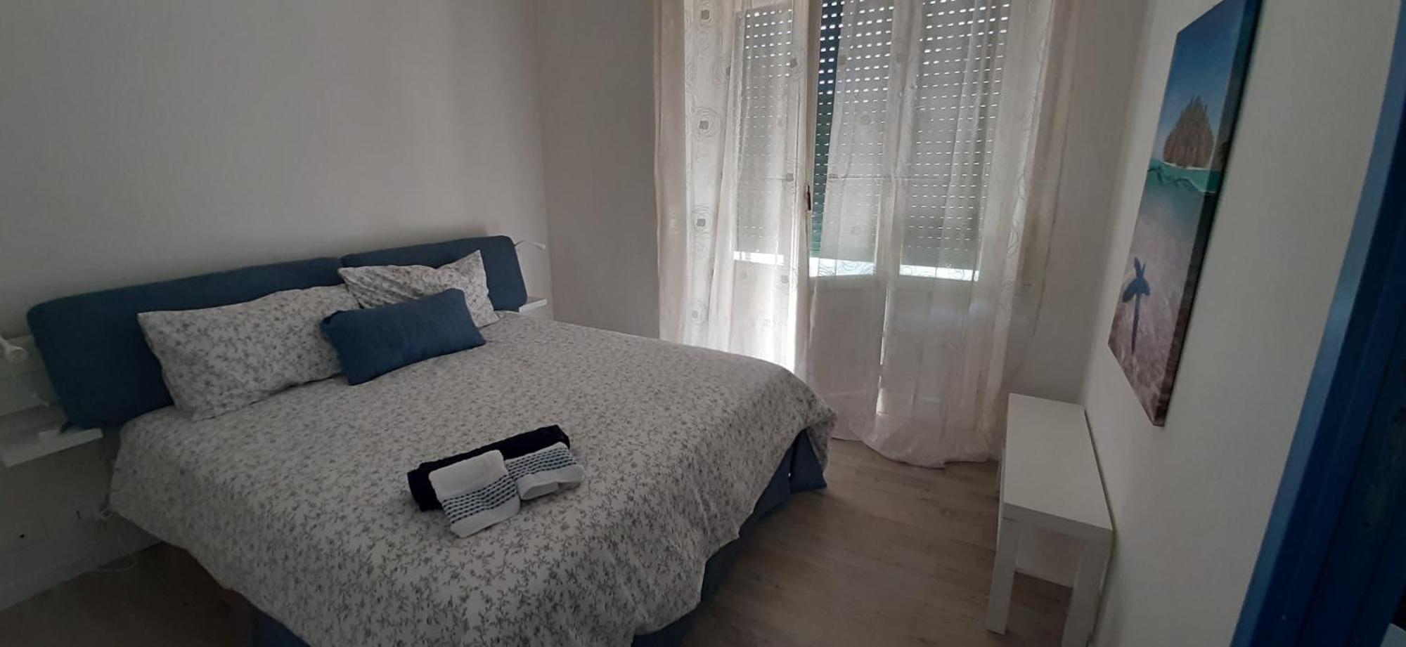 Sunny Rome Sexy Grey & Cool Blue Apartment Room photo